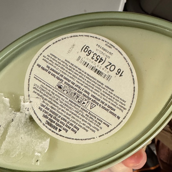 Magnolia Candle - Picture 2 of 3